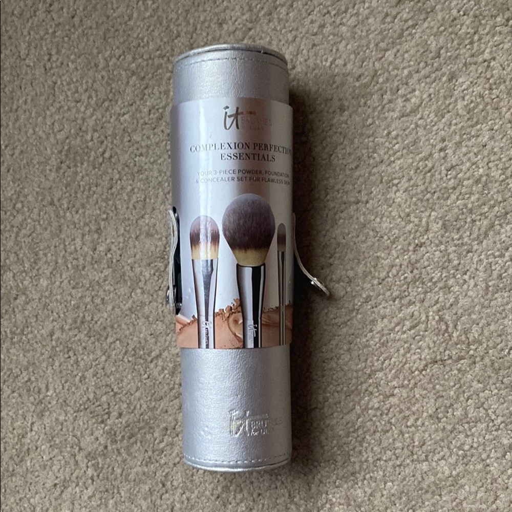 IT Cosmetics Complexion Perfection Essentials Set - Silver